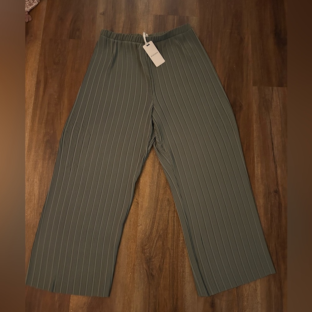 🌿 Wide Leg Green Pants!! 🍃🐸